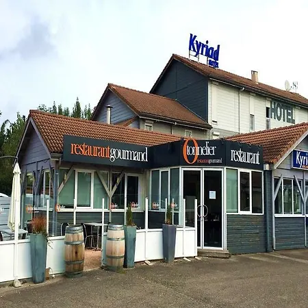 Отель Kyriad 3*